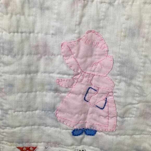 Vintage Handmade Embroidered Baby Quilt Sun Bonnet Sue Boy Flying Kite 41 x 46 - Picture 5 of 10
